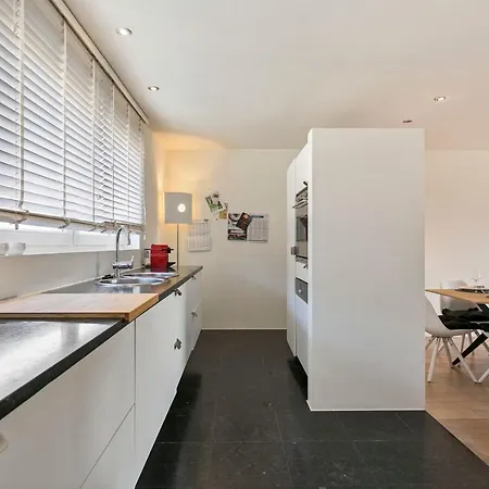 Fully Renovated Modern Sunny Holiday-house With Garage In