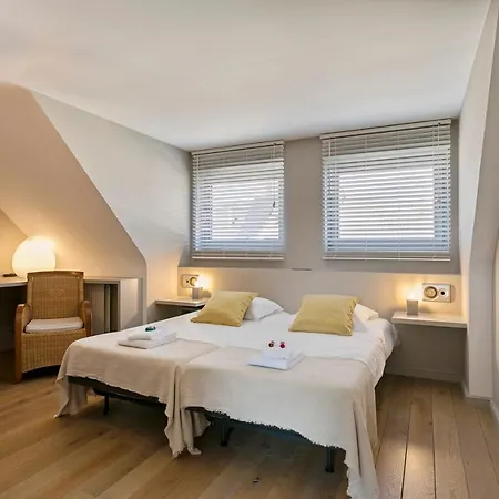 Fully Renovated Modern Sunny Holiday-house With Garage In *