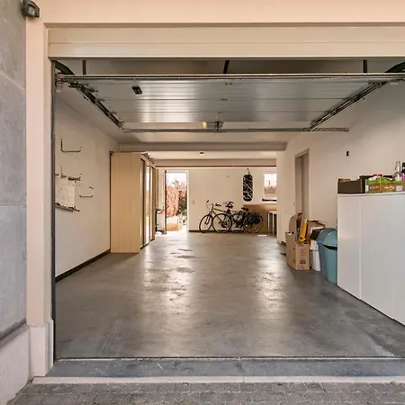 Fully Renovated Modern Sunny Holiday-house With Garage In