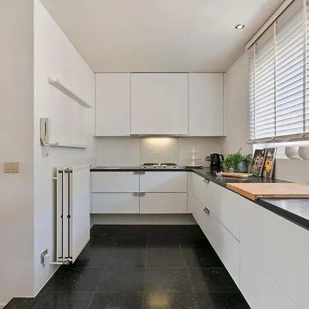 Fully Renovated Modern Sunny Holiday-house With Garage In *