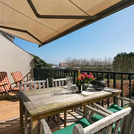 Fully Renovated Modern Sunny Holiday-house With Garage In *