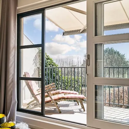Fully Renovated Modern Sunny Holiday-house With Garage In בית נופש